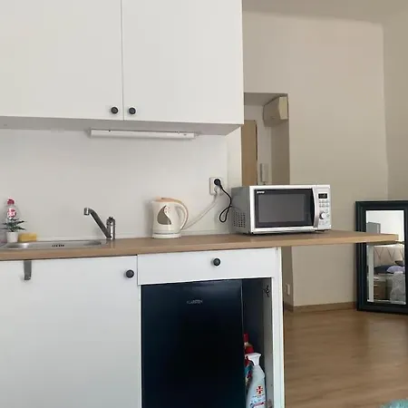 Cozy Apt Near Castle Prague